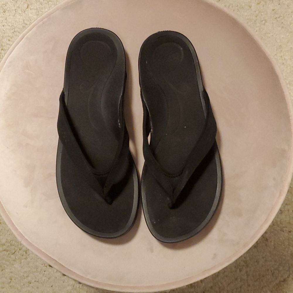 Abeo sandals.  Size 7 with neutral support.
